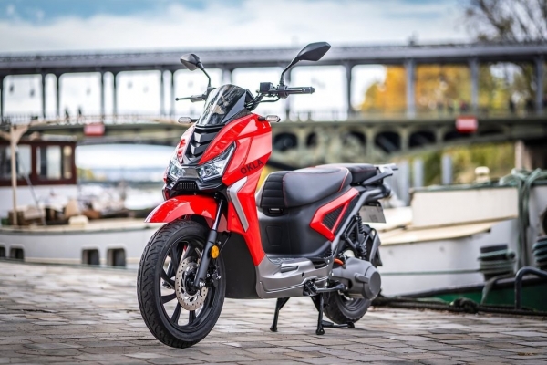 Roadpecker Omax Scooter