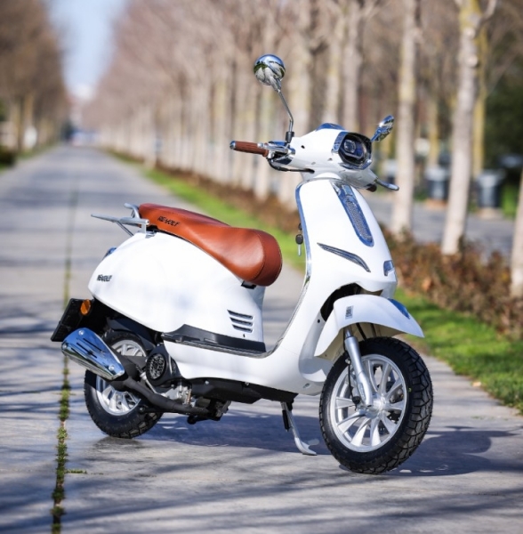 Revolt RS4 Scooter