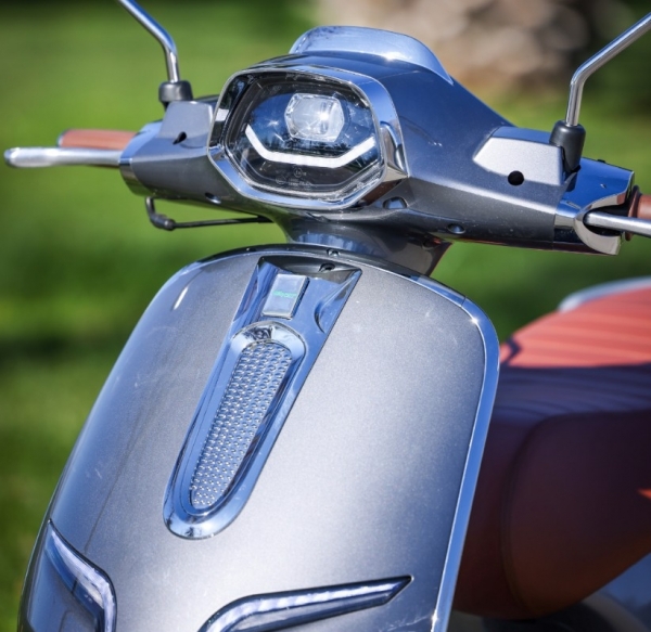 Revolt RS6 Scooter