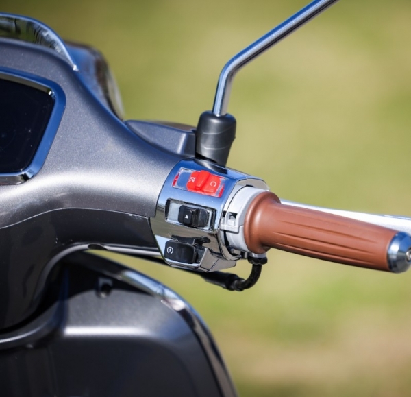 Revolt RS6 Scooter