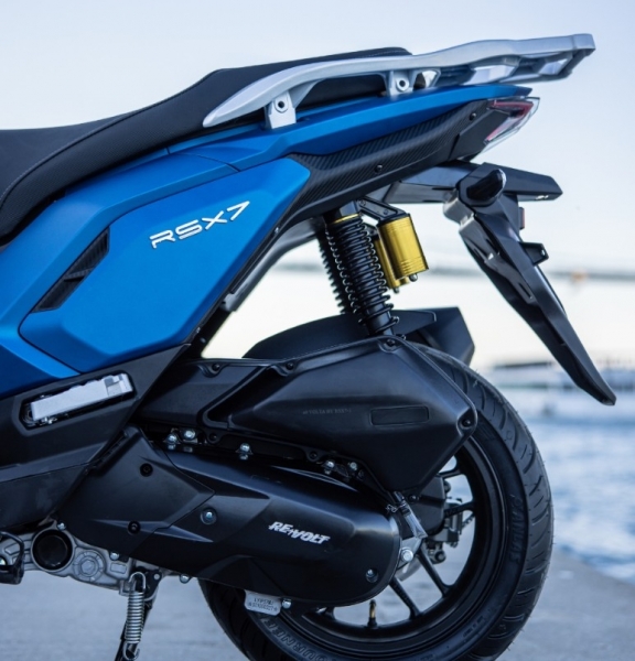 Revolt RSX7 Scooter