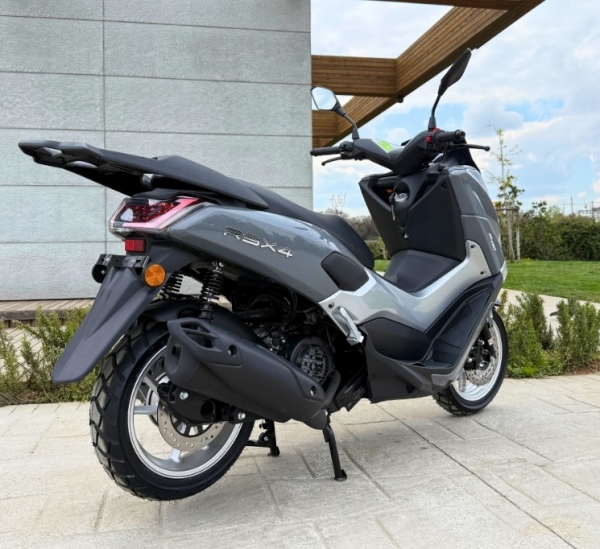 Revolt RSX4 Scooter