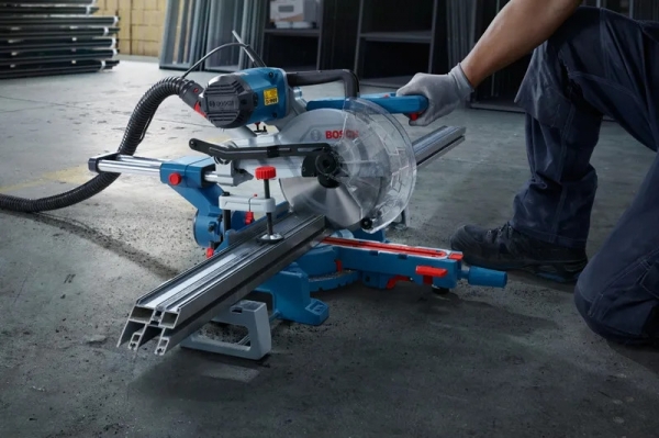 Bosch GCM 254 D Professional Gönye Testere