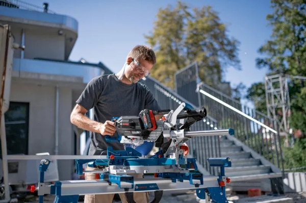 Bosch GCM 18V 216 DC Professional Solo Gönye Testere