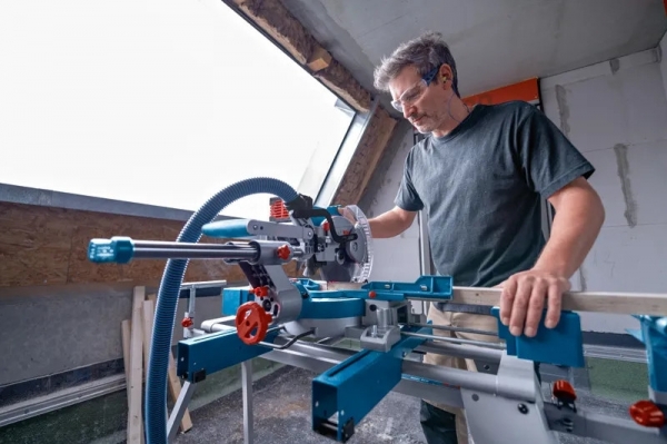Bosch GCM 18V 216 D Professional Solo Gönye Testere