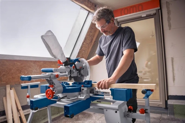 Bosch GCM 18V 216 D Professional Solo Gönye Testere