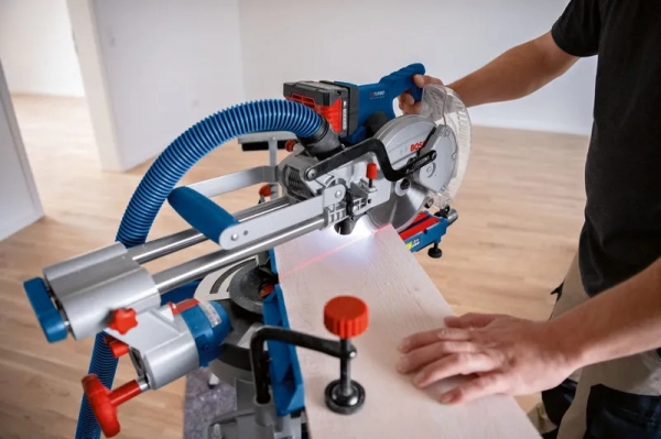 Bosch GCM 18V 216 D Professional Solo Gönye Testere