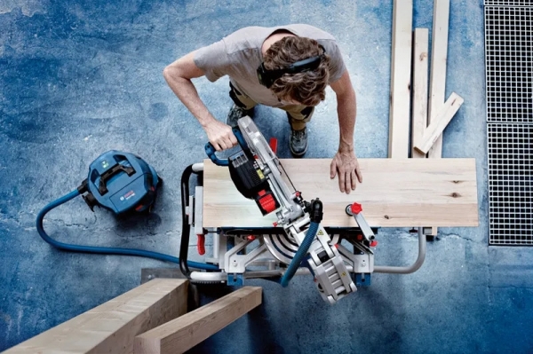 Bosch GCM 18V-305 GDC Professional Gönye Testere