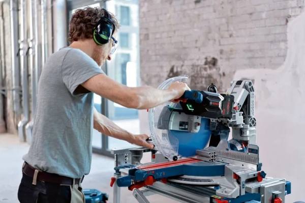 Bosch GCM 18V-305 GDC Professional Gönye Testere