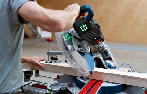 Bosch GCM 18V-305 GDC Professional Gönye Testere
