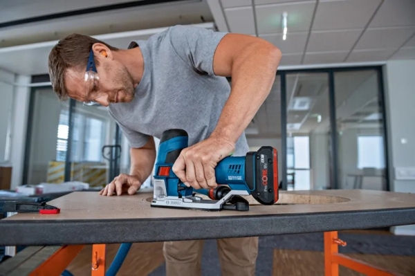 Bosch GST 18 V-155 SC Professional Dekupaj Testere (Akü Dahil / 4 Ah)
