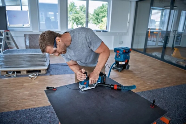 Bosch GST 18 V-155 SC Professional Dekupaj Testere (Akü Dahil / 4 Ah)