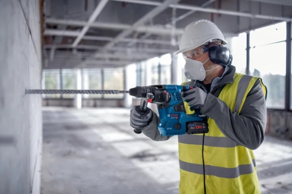 Bosch GBH 18V-28 C Professional 2x4Ah Akülü Kırıcı (2 Akülü / 4 Ah)