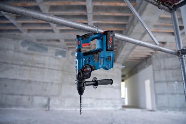 Bosch GBH 18V-28 C Professional 2x5Ah Akülü Kırıcı (2 Akülü / 5 Ah)