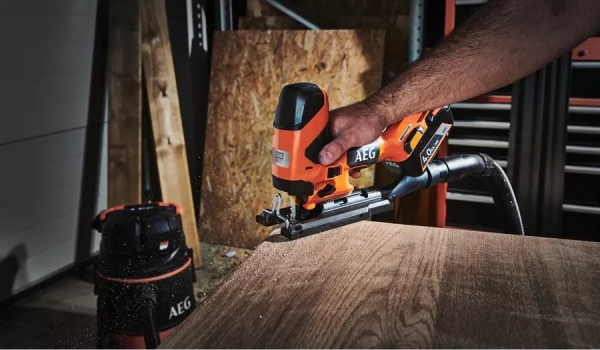 AEG BST18BSBL-0 Solo Dekupaj Testere