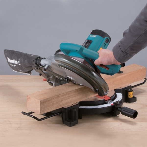 Makita M2300NB Gönye Testere