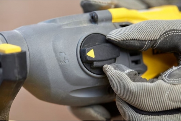 Stanley SFMCH900B-XJ Solo Akülü Kırıcı