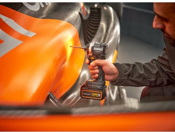 Dewalt DCF85MP2T-QW Akülü Vidalama