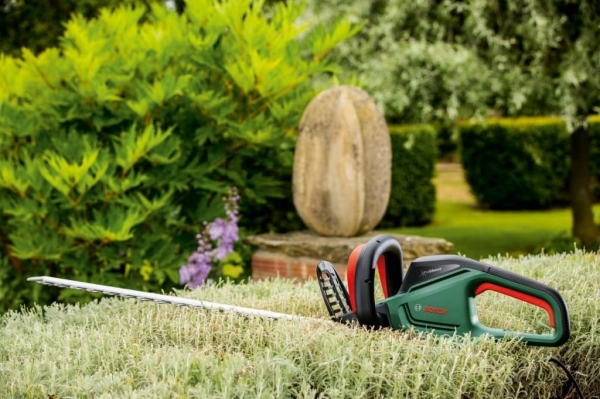 Bosch UniversalHedgeCut 60 Çit Budama