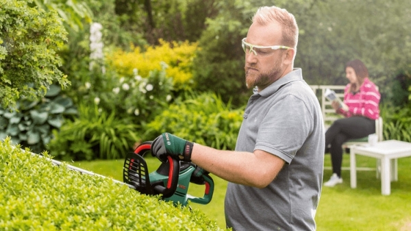 Bosch UniversalHedgeCut 60 Çit Budama