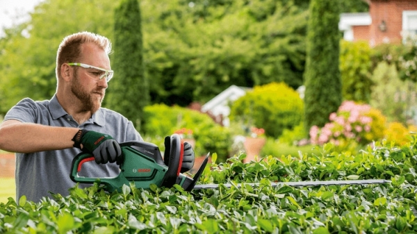Bosch UniversalHedgeCut 60 Çit Budama