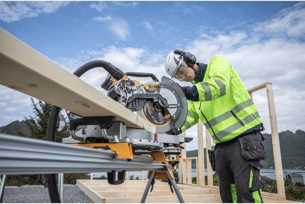 Dewalt DCS782N-XJ Solo Gönye Testere