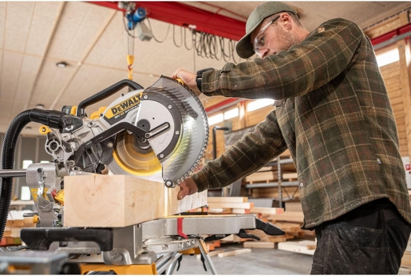 Dewalt DCS782N-XJ Solo Gönye Testere