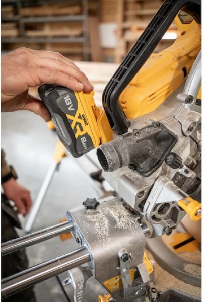Dewalt DCS782N-XJ Solo Gönye Testere