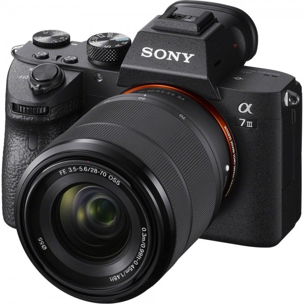 Sony A7 III 28-70mm Aynasız Fotoğraf Makinesi (28-70 mm)