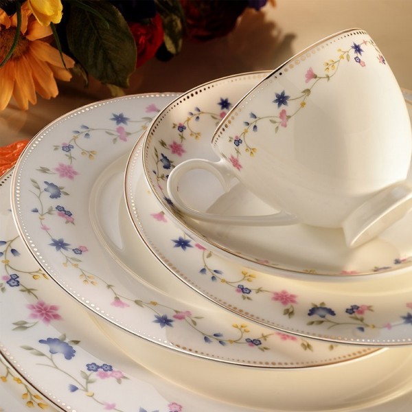 Kütahya Porselen Bone China 25137 84 Parça Yemek Takımı