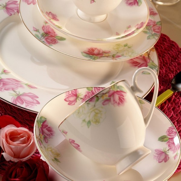 Kütahya Porselen Bone China 25139 84 Parça Yemek Takımı