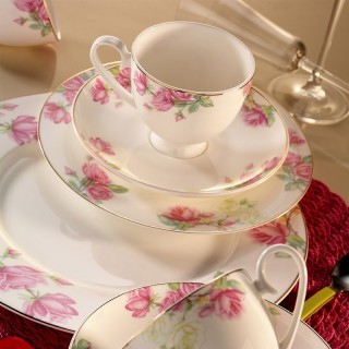 Kütahya Porselen Bone China 25139 84 Parça Yemek Takımı
