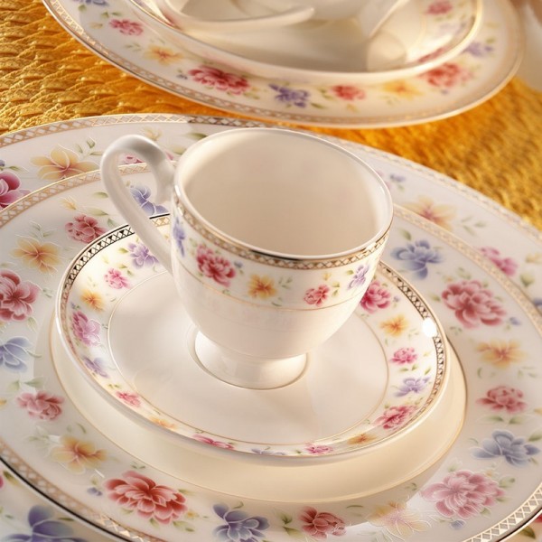 Kütahya Porselen Bone China 25136 84 Parça Yemek Takımı