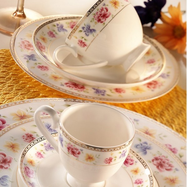 Kütahya Porselen Bone China 25136 84 Parça Yemek Takımı