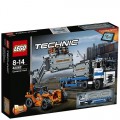 LEGO Technic 42062 Container Yard resim