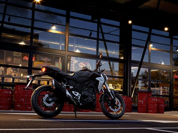 Honda CB250R Naked