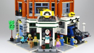 LEGO Creator 10264 Corner Garage
