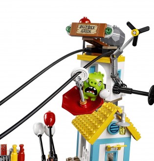LEGO Angry Birds 75824 Pig City Teardown