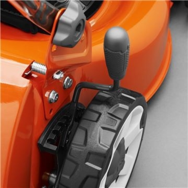 Husqvarna LC 141C Çim Biçme Makinesi