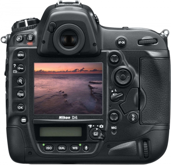 Nikon D4 DSLR Fotoğraf Makinesi