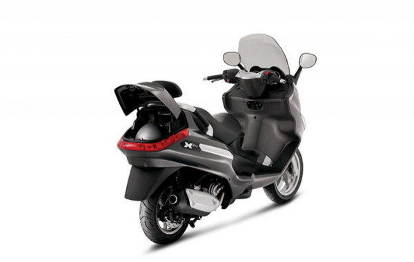 Piaggio XEVO 250 Scooter