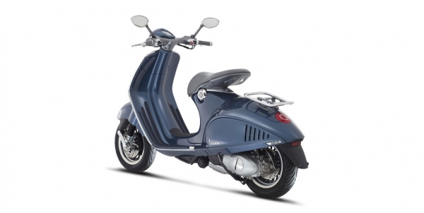 Vespa 946 Scooter