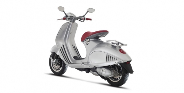 Vespa 946 Scooter