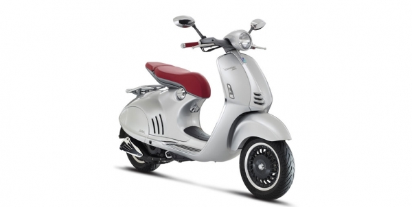 Vespa 946 Scooter