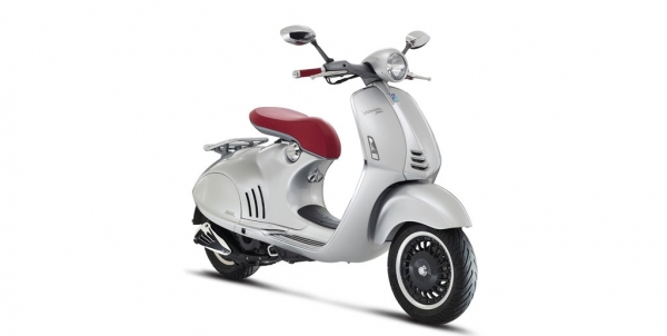 Vespa 946 Scooter