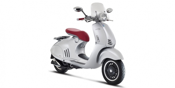 Vespa 946 Scooter