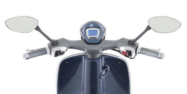 Vespa 946 Scooter