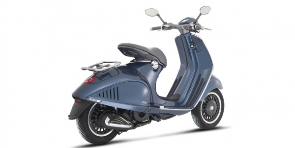 Vespa 946 Scooter