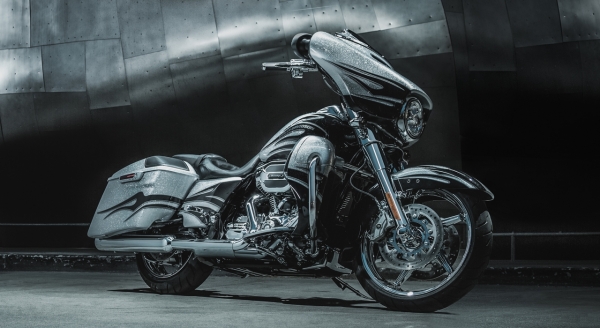 Harley Davidson CVO Street Glide Touring