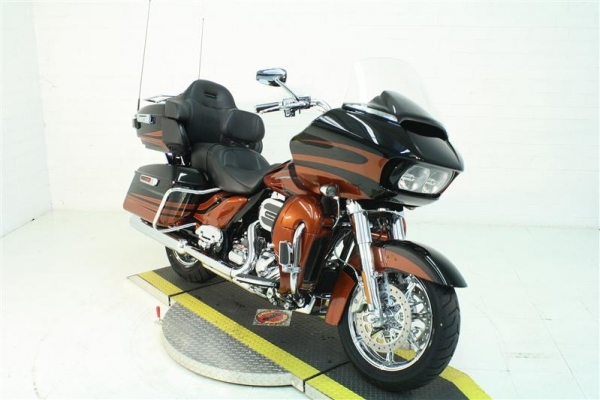 Harley Davidson CVO Road Glide Ultra Touring
